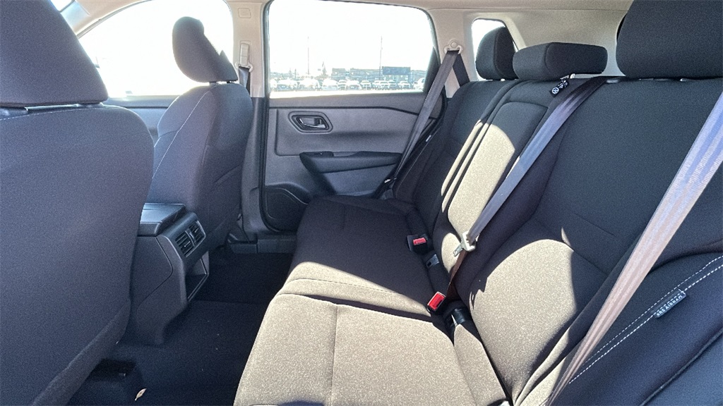 Vehicle image 23 of 30