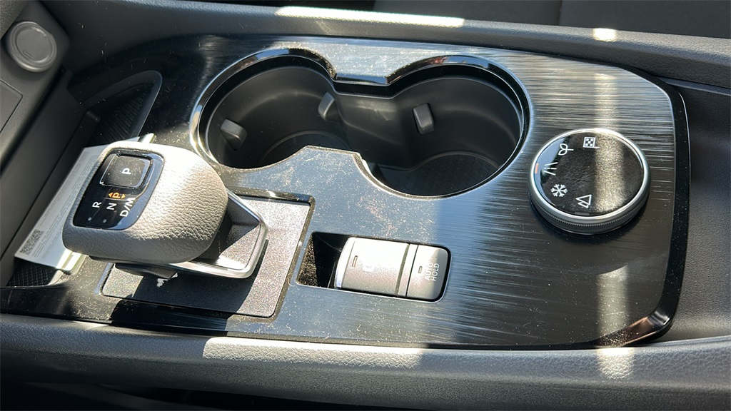 Vehicle image 14 of 30