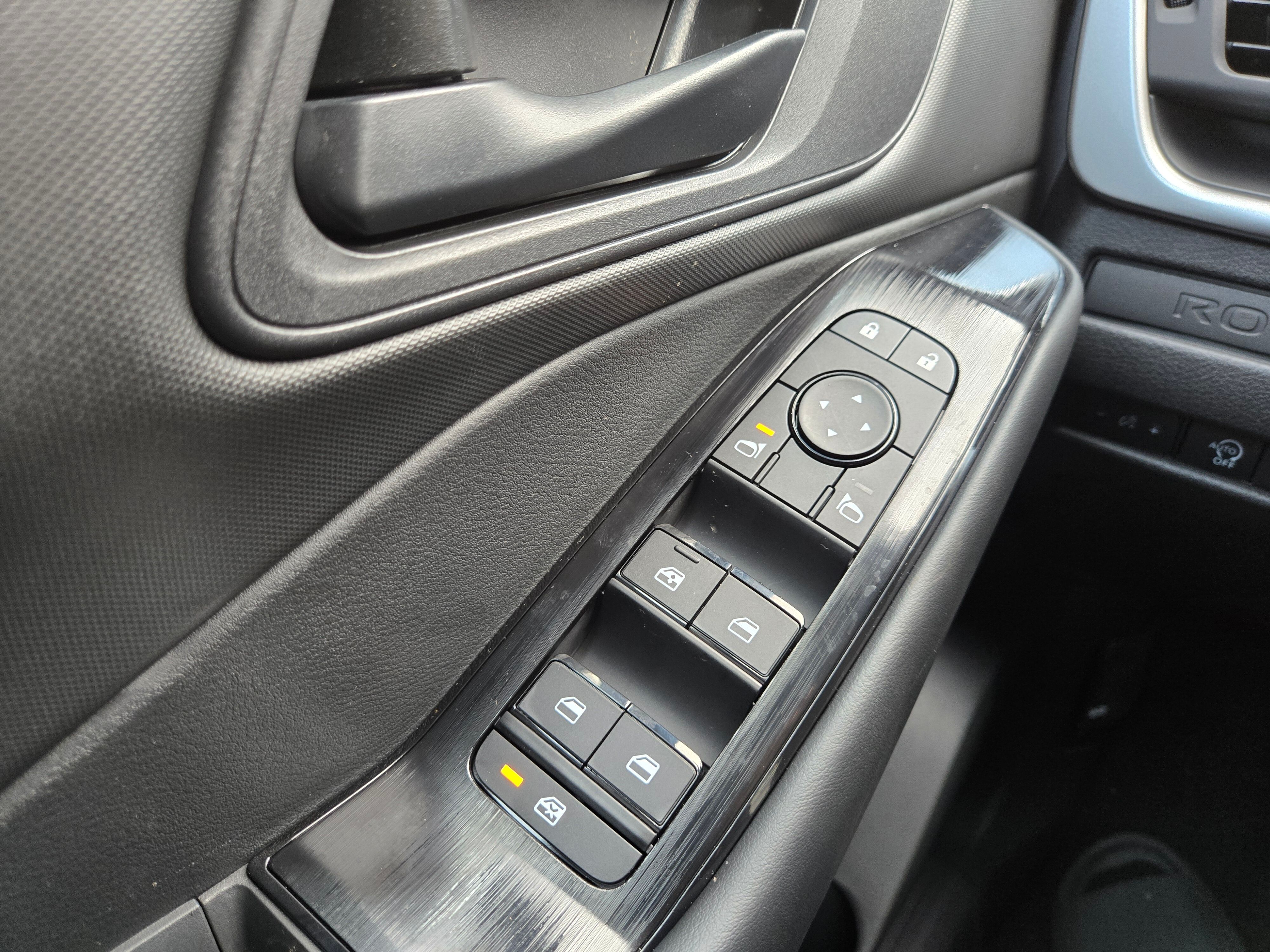 Vehicle image 23 of 24