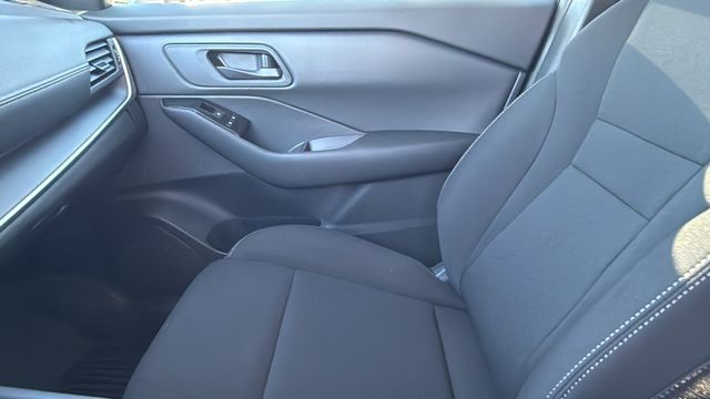 Vehicle image 23 of 35