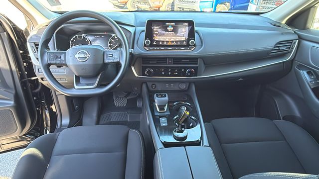 Vehicle image 17 of 35