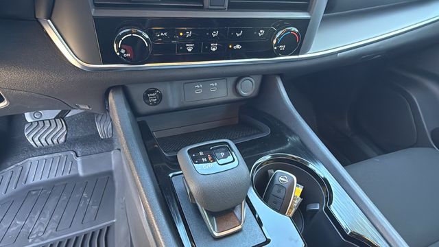 Vehicle image 25 of 35