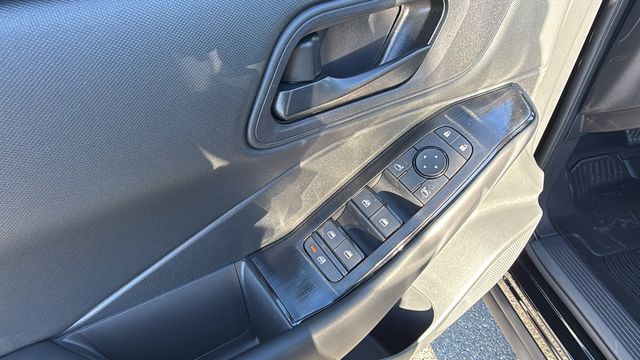 Vehicle image 20 of 35