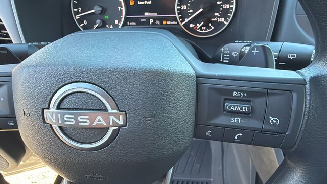 Vehicle image 31 of 35