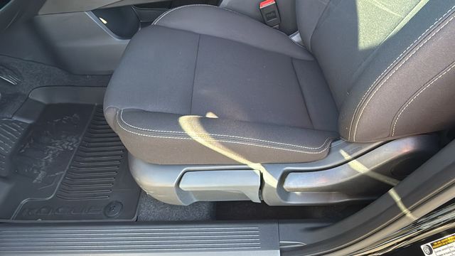 Vehicle image 21 of 35