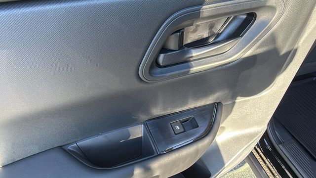 Vehicle image 14 of 35