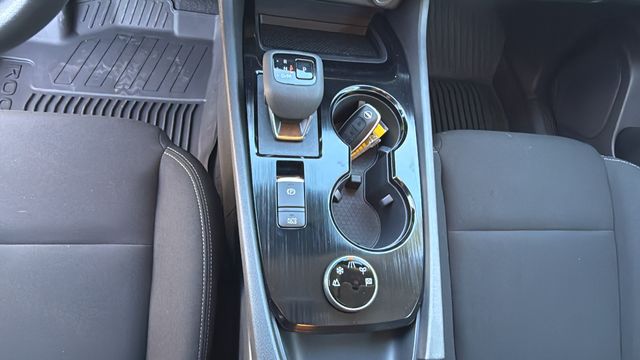 Vehicle image 24 of 35