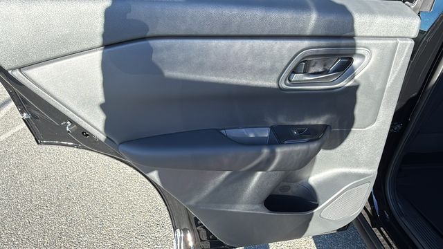 Vehicle image 13 of 35