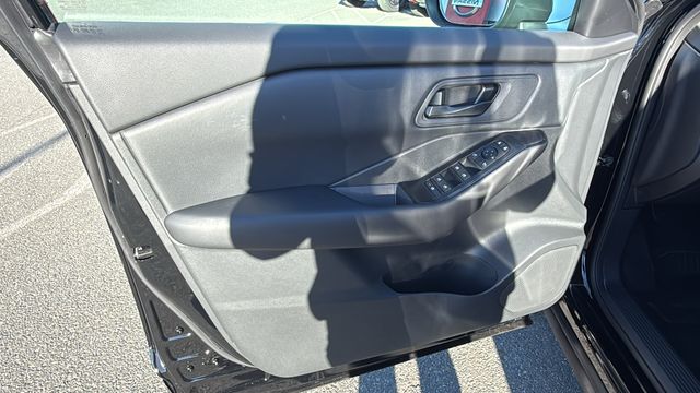 Vehicle image 19 of 35