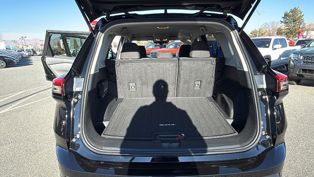 Vehicle image 11 of 35