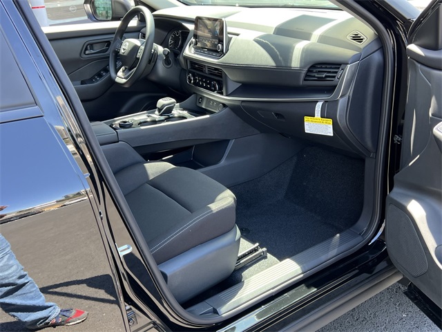 Vehicle image 25 of 28