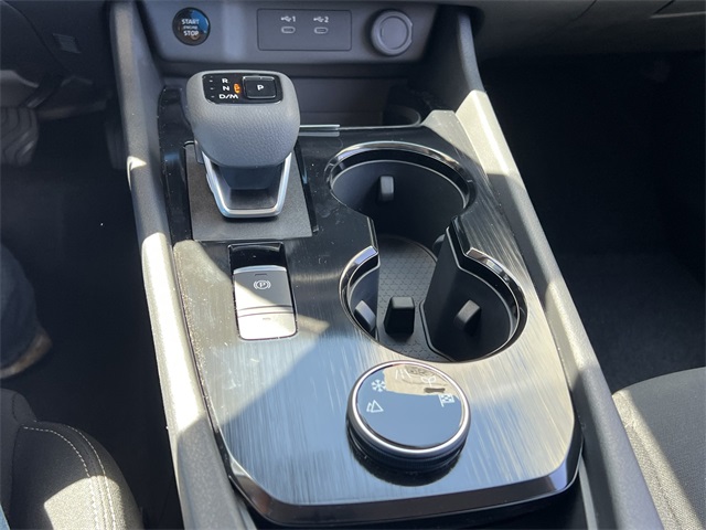 Vehicle image 17 of 28
