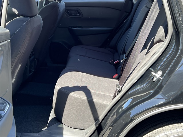 Vehicle image 21 of 28