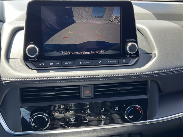 Vehicle image 18 of 28