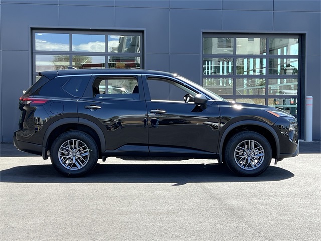 Vehicle image 4 of 28