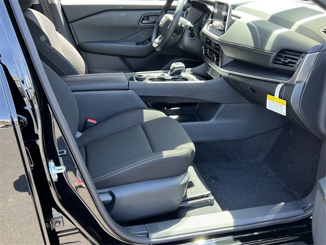 Vehicle image 24 of 28