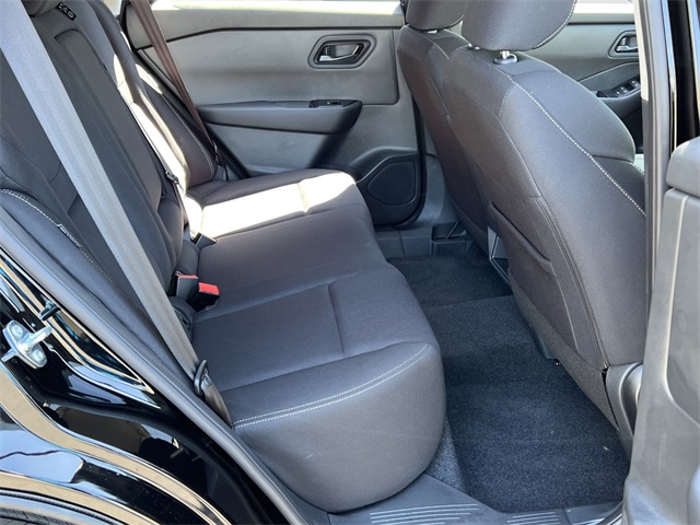Vehicle image 23 of 28