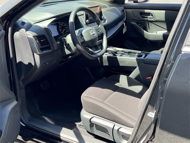 Vehicle image 11 of 28