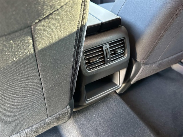 Vehicle image 17 of 18