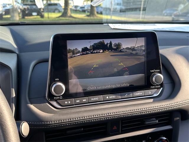 Vehicle image 14 of 18