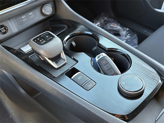 Vehicle image 15 of 18