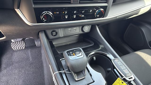 Vehicle image 24 of 34