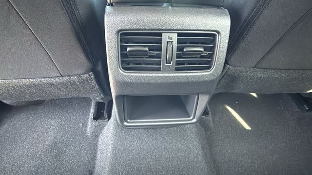 Vehicle image 16 of 34