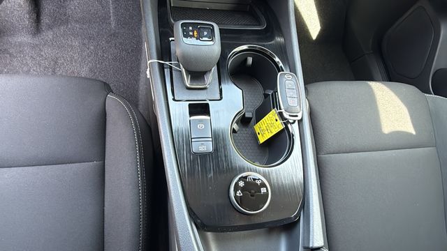 Vehicle image 23 of 34