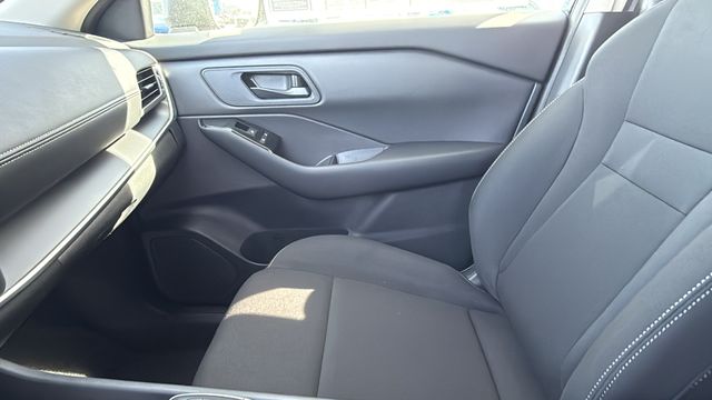 Vehicle image 22 of 34
