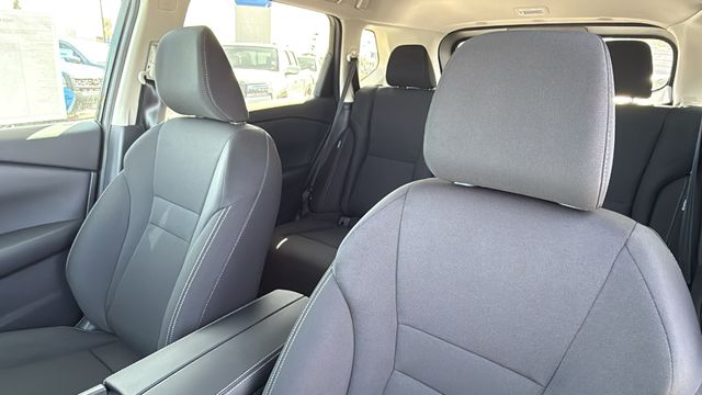 Vehicle image 21 of 34