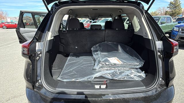 Vehicle image 11 of 34