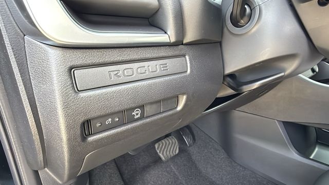 Vehicle image 32 of 34