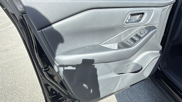 Vehicle image 18 of 34