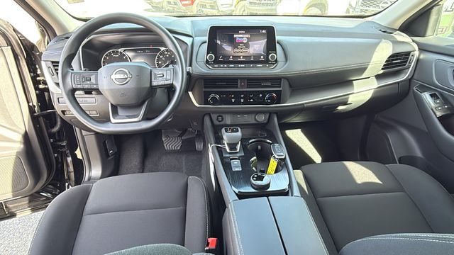 Vehicle image 17 of 34