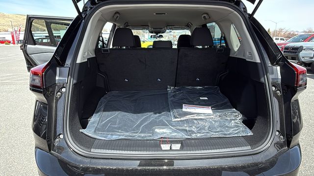 Vehicle image 27 of 30