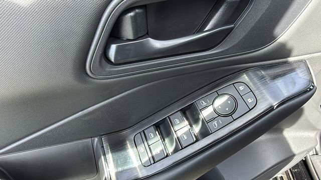 Vehicle image 22 of 30
