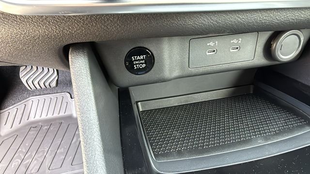 Vehicle image 17 of 30