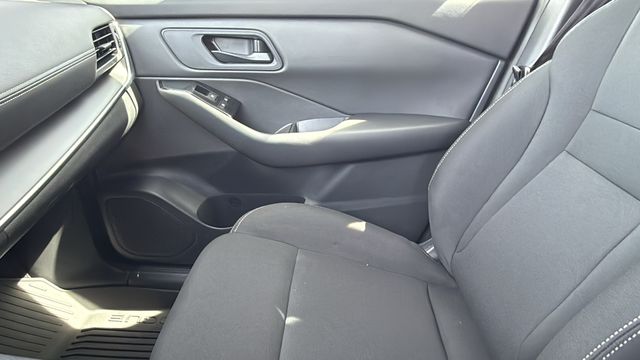 Vehicle image 12 of 30