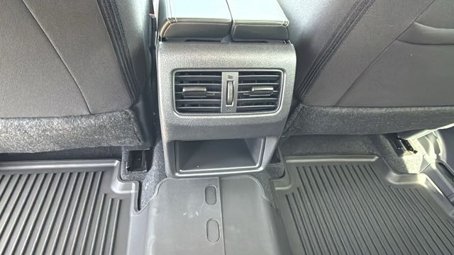 Vehicle image 25 of 30