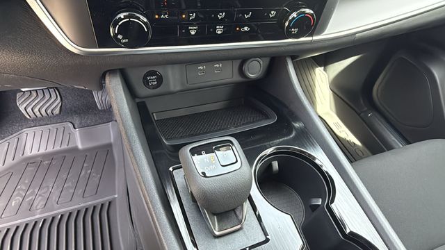 Vehicle image 14 of 30