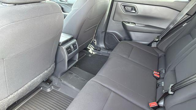 Vehicle image 24 of 30