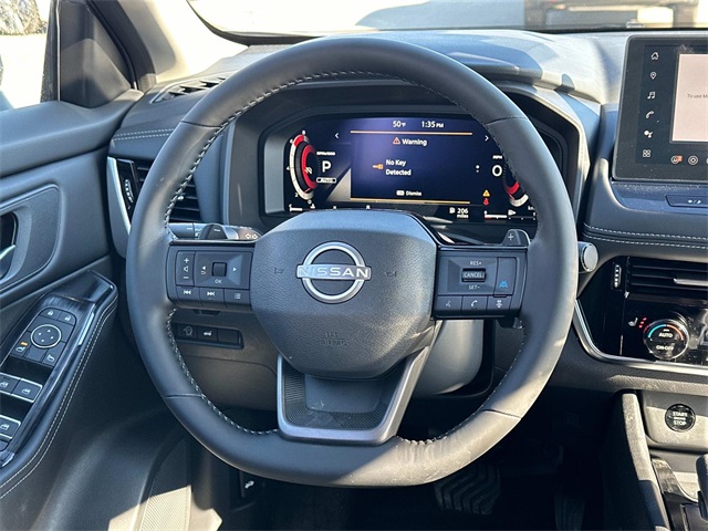 Vehicle image 17 of 18