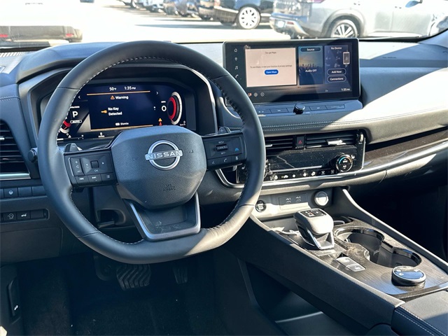 Vehicle image 10 of 18