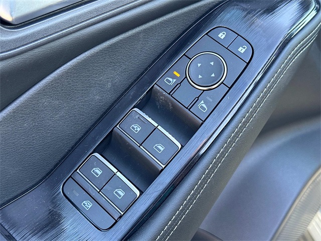 Vehicle image 16 of 18