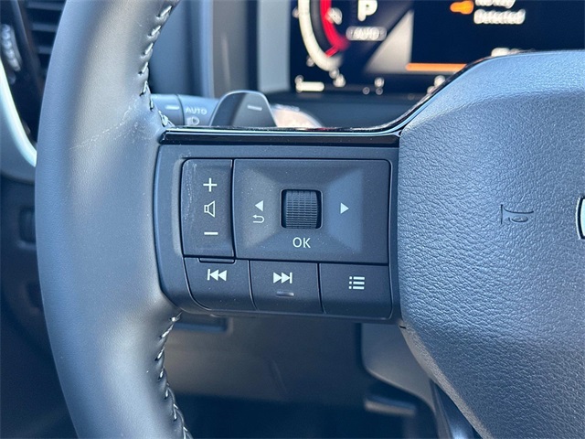Vehicle image 15 of 18
