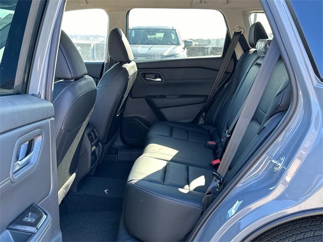 Vehicle image 9 of 18