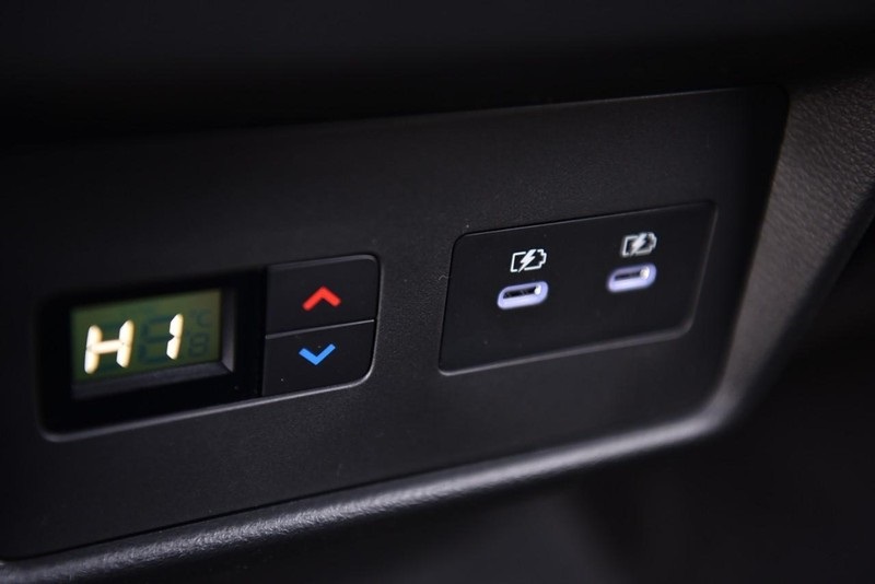 Vehicle image 25 of 28