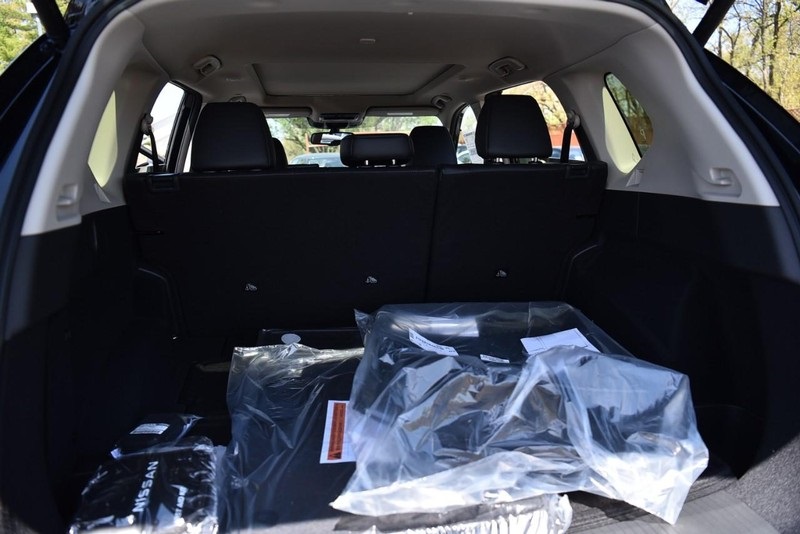 Vehicle image 26 of 28