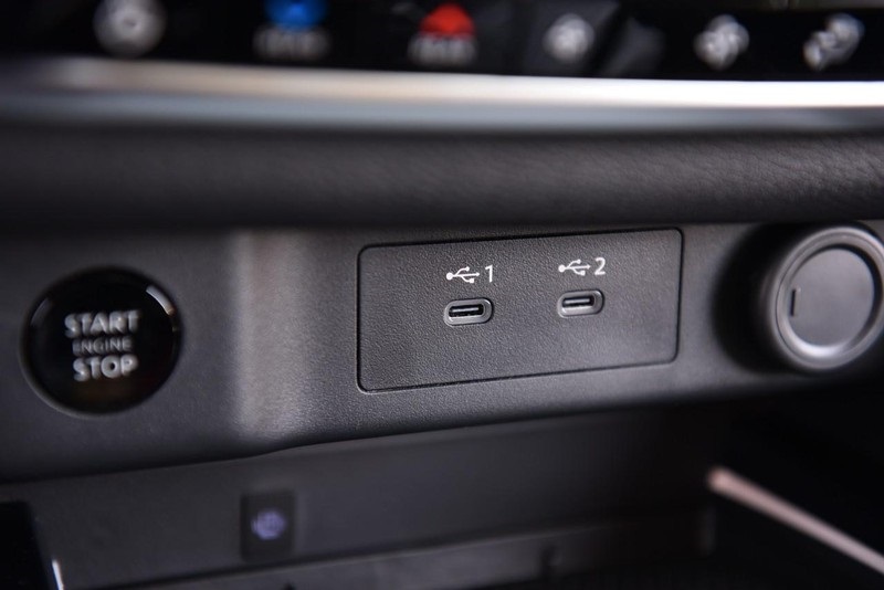 Vehicle image 17 of 28
