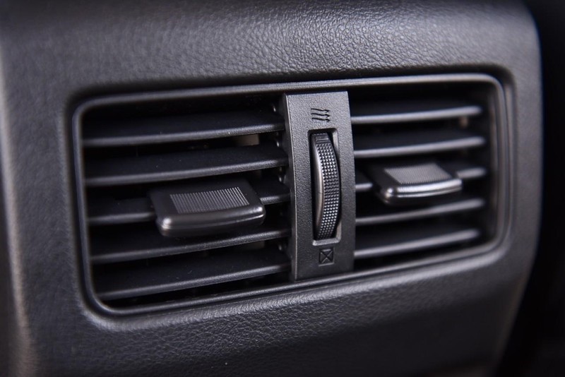 Vehicle image 24 of 28